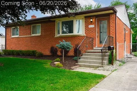 31114 Balmoral St, Garden City, MI 48135