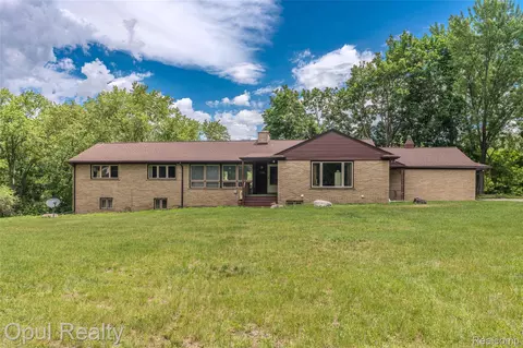 6455 Norham Rd, Bloomfield Hills, MI 48301