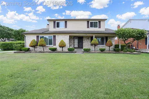 4788 Bloomfield Dr, Sterling Heights, MI 48310