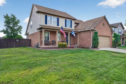 27681 Mill Creek Dr, Brownstown, MI 48183