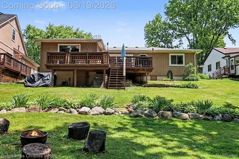 9567 Susin Ln, Springfield, MI 48348