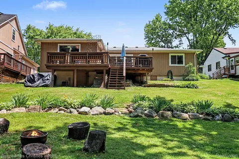 9567 Susin Ln, Springfield, MI 48348