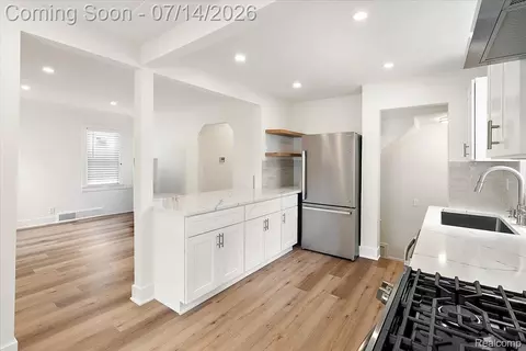 Kitchen - 2155 E 8 Mile Rd, Grosse Pointe Woods, MI 48236 photo 3 of 5