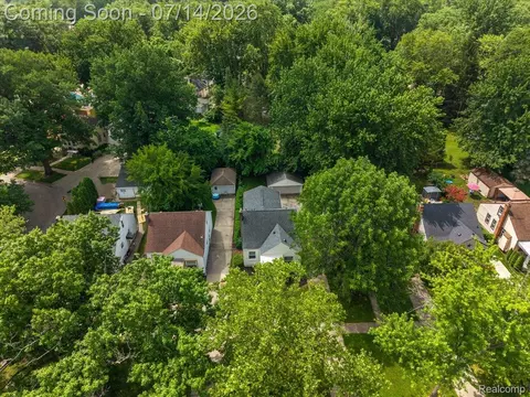 View/Area - 2155 E 8 Mile Rd, Grosse Pointe Woods, MI 48236 photo 3 of 3