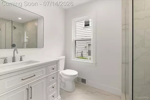 Bath - 2155 E 8 Mile Rd, Grosse Pointe Woods, MI 48236 photo 1 of 5
