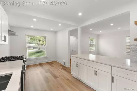 Kitchen - 2155 E 8 Mile Rd, Grosse Pointe Woods, MI 48236 photo 4 of 5