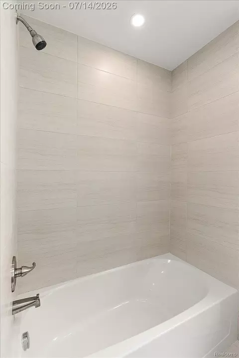 Bath - 2155 E 8 Mile Rd, Grosse Pointe Woods, MI 48236 photo 5 of 5