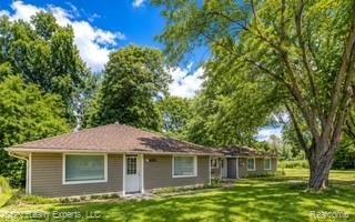 5028 Pheasant Rd, Waterford, MI 48327