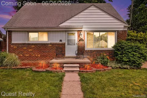 25074 Waldorf St, Roseville, MI 48066