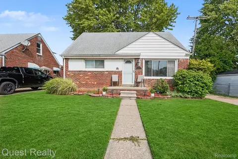25074 Waldorf St, Roseville, MI 48066