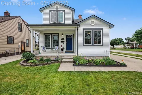 549 Park Dr, Clawson, MI 48017