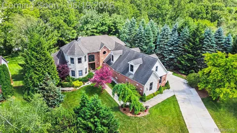 3141 Allison Ln, Highland, MI 48357