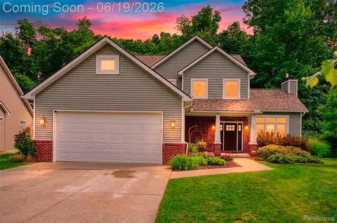 140 Skyline Dr, Oceola, MI 48843