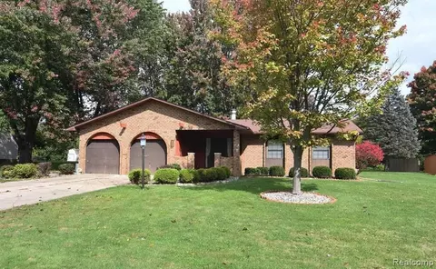 3393 Brenthill Dr, Grand Blanc, MI 48439
