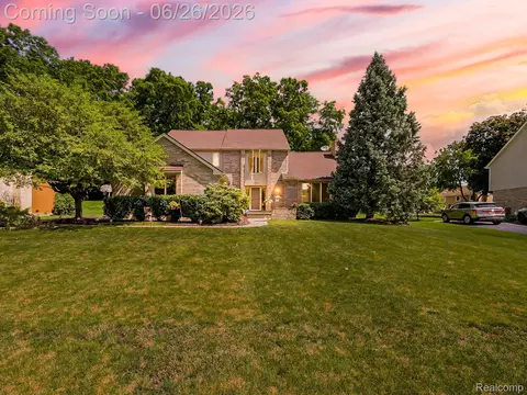 29523 Shenandoah Dr, Farmington, MI 48331
