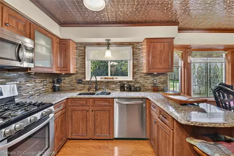 Kitchen - 45331 Rector Dr, Canton, MI 48188 photo 3 of 5