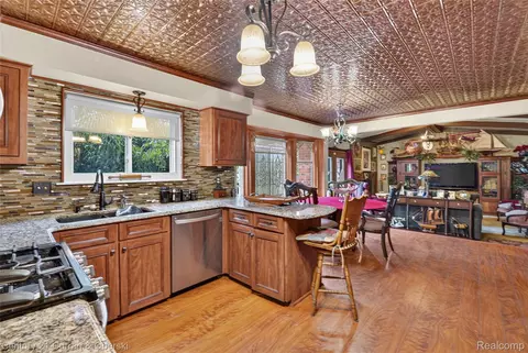 Kitchen - 45331 Rector Dr, Canton, MI 48188 photo 2 of 5