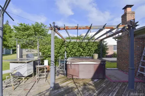 Exterior - 45331 Rector Dr, Canton, MI 48188 photo 9 of 12