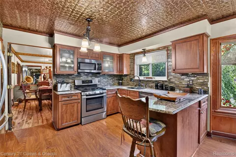 Kitchen - 45331 Rector Dr, Canton, MI 48188 photo 5 of 5