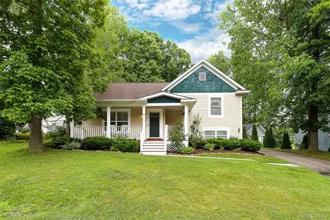 411 Springwell Ln, Genoa, MI 48843