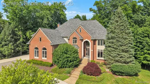 7061 Trailway Ct, West Bloomfield, MI 48322