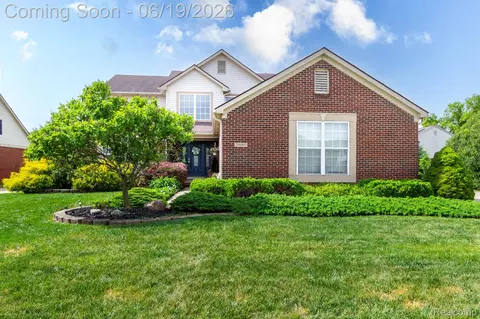 25065 Maxwell Ln, Flat Rock, MI 48134