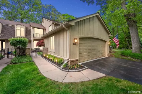 1161 Hillpointe Cir, Bloomfield Hills, MI 48304