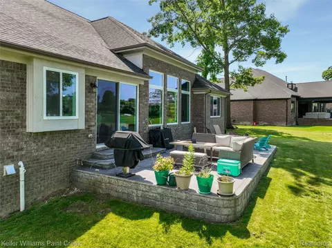 Exterior - 2100 Shane Ct, Addison, MI 48370 photo 3 of 7