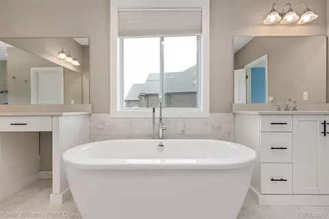 Bath - 2100 Shane Ct, Addison, MI 48370 photo 7 of 9