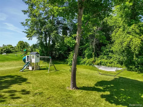 Exterior - 2100 Shane Ct, Addison, MI 48370 photo 7 of 7