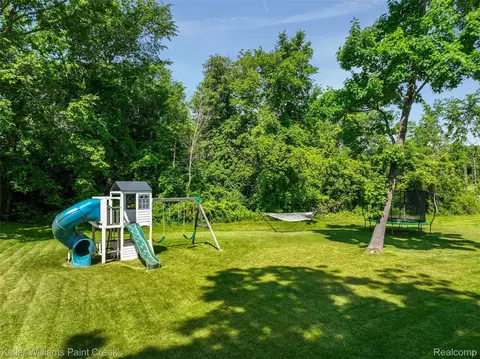 Exterior - 2100 Shane Ct, Addison, MI 48370 photo 5 of 7