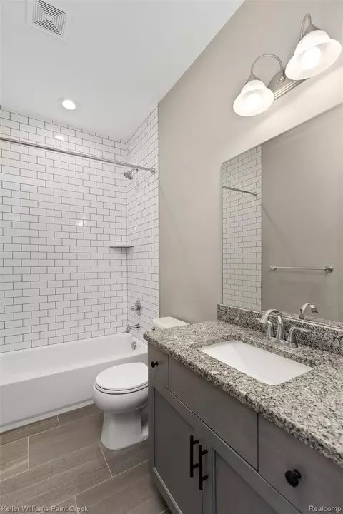 Bath - 2100 Shane Ct, Addison, MI 48370 photo 2 of 9