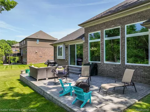 Exterior - 2100 Shane Ct, Addison, MI 48370 photo 4 of 7
