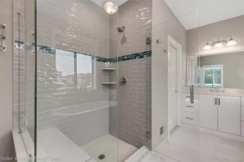 Bath - 2100 Shane Ct, Addison, MI 48370 photo 6 of 9