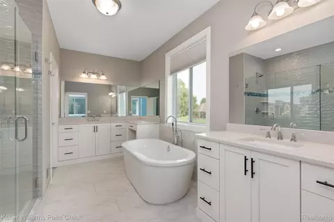 Bath - 2100 Shane Ct, Addison, MI 48370 photo 4 of 9