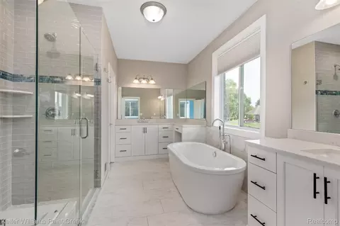 Bath - 2100 Shane Ct, Addison, MI 48370 photo 3 of 9