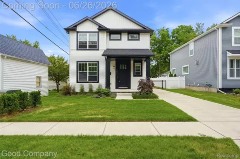 8431 Kenberton Dr, Oak Park, MI 48237