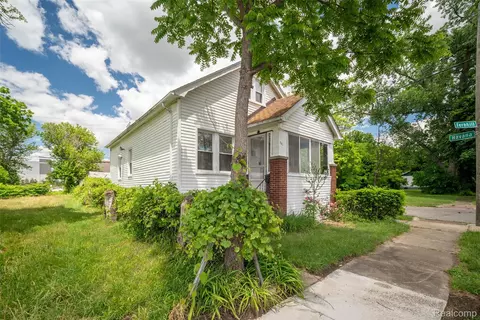 702 Fernhill St, Highland Park, MI 48203