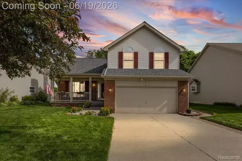 3082 Talon Cir, Orion, MI 48360