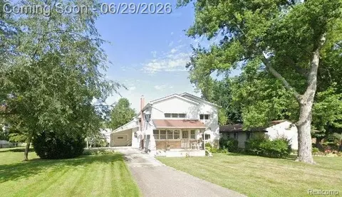 1810 Thorndale St, Commerce, MI 48382