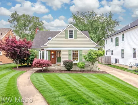 2120 Vinsetta Blvd, Royal Oak, MI 48073