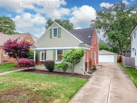 2120 Vinsetta Blvd, Royal Oak, MI 48073