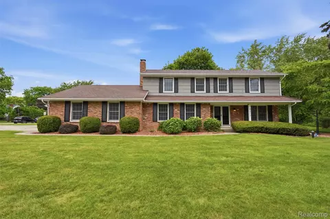 9277 Burning Tree Dr, Grand Blanc, MI 48439
