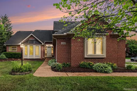 55206 Leonard Ct, Shelby Township, MI 48316