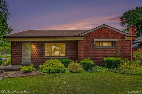 29115 Westfield St, Livonia, MI 48150