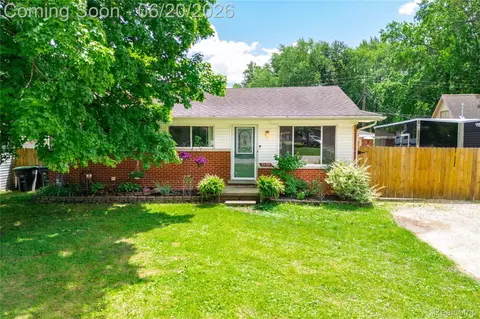24355 Mary St, Taylor, MI 48180