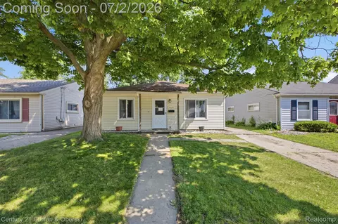 34834 Richard St, Wayne, MI 48184