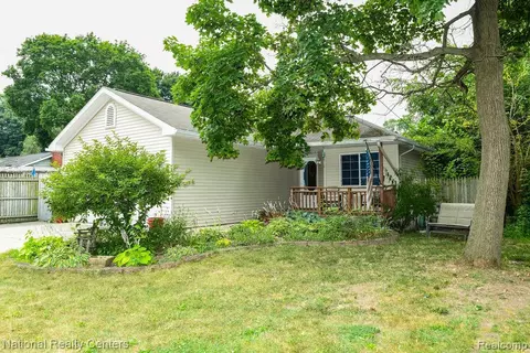 6473 Prairie, Waterford, MI 48329