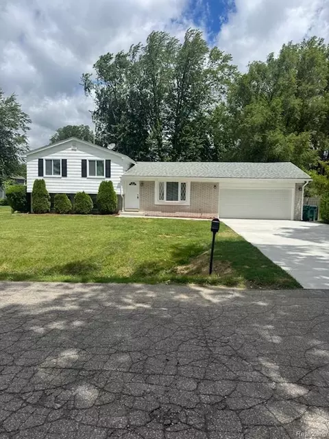 35872 Vinewood St, Romulus, MI 48174 photo 2