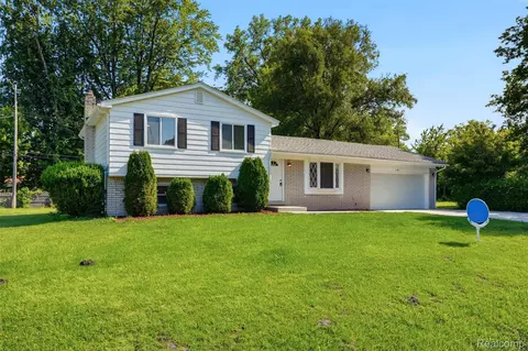 35872 Vinewood St, Romulus, MI 48174